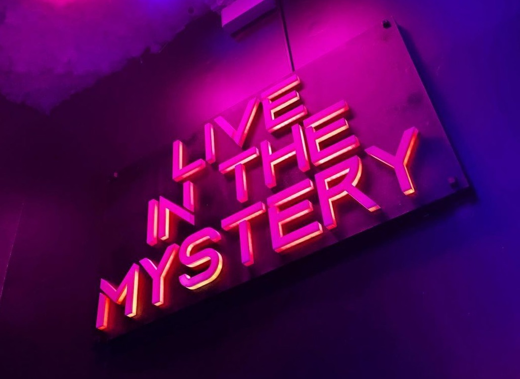 Image of a neon light created by Fabricats.